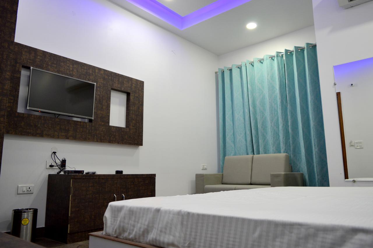 Hotel Taru Inn Ghaziabad Ngoại thất bức ảnh